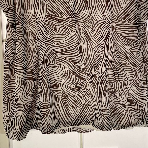 Chico’s Brown & White Swirls Sleeveless Shell Tuxedo Ruffle bib - Picture 7 of 10